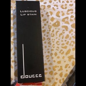 doucce lippie